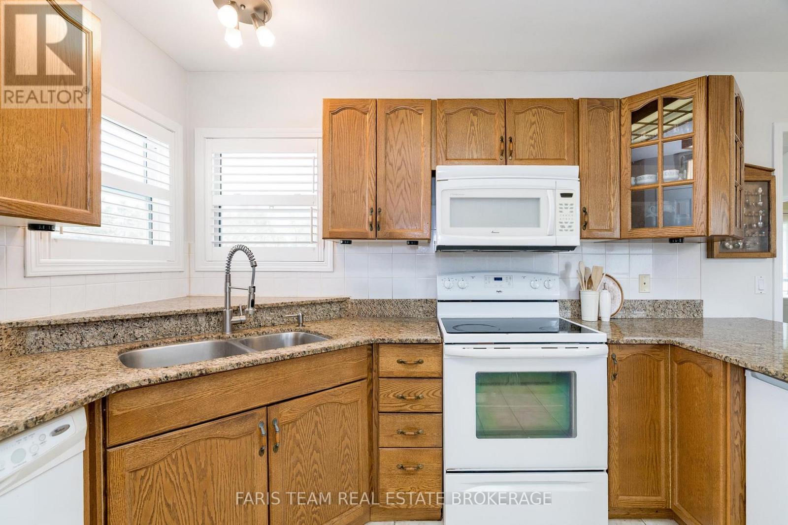 30 Indiana Avenue, Wasaga Beach, Ontario  L9Z 3A8 - Photo 10 - S12491360