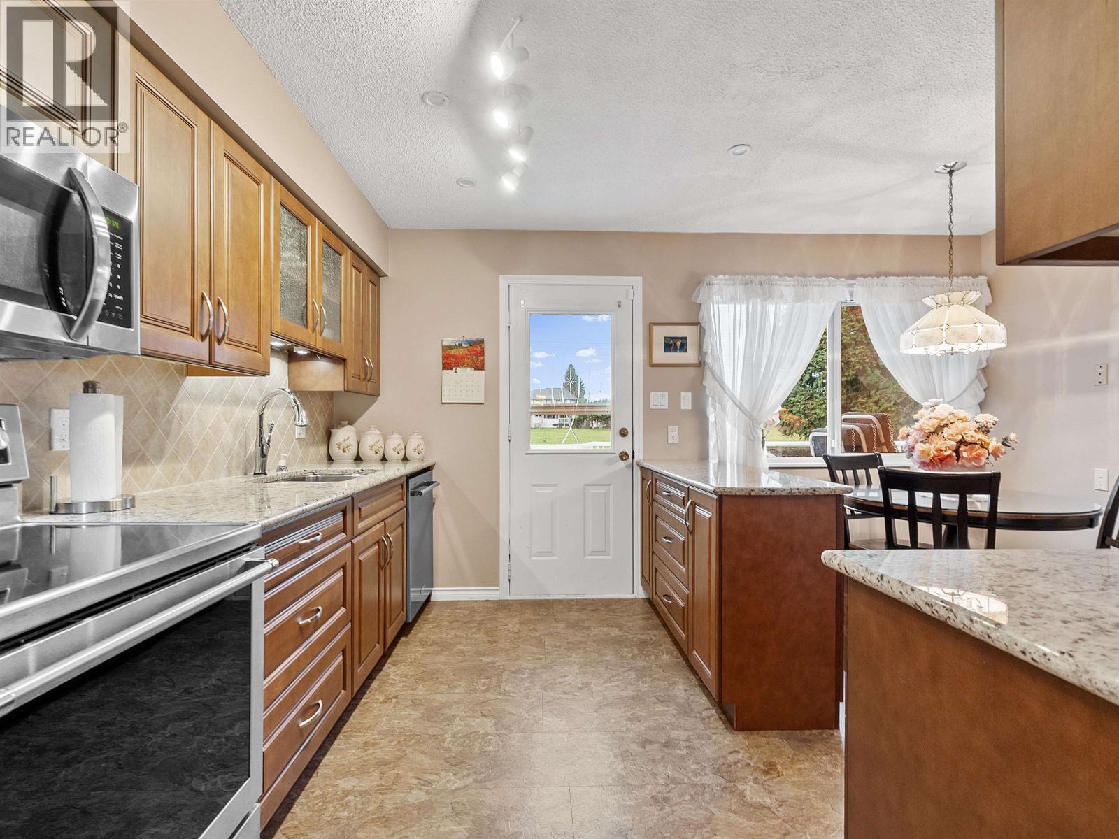 1940 Routley Avenue, Port Coquitlam, British Columbia  V3C 1A7 - Photo 5 - R3063008