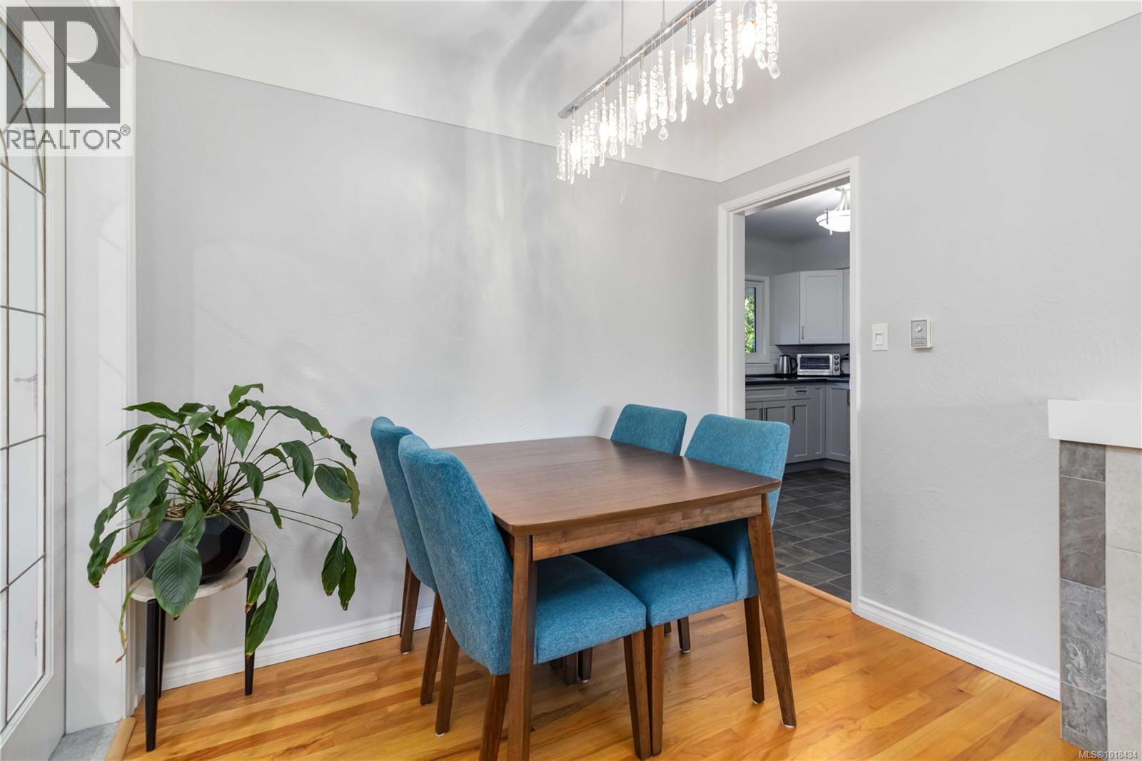 971 Marigold Rd, Saanich, British Columbia  V8Z 4R9 - Photo 10 - 1018434