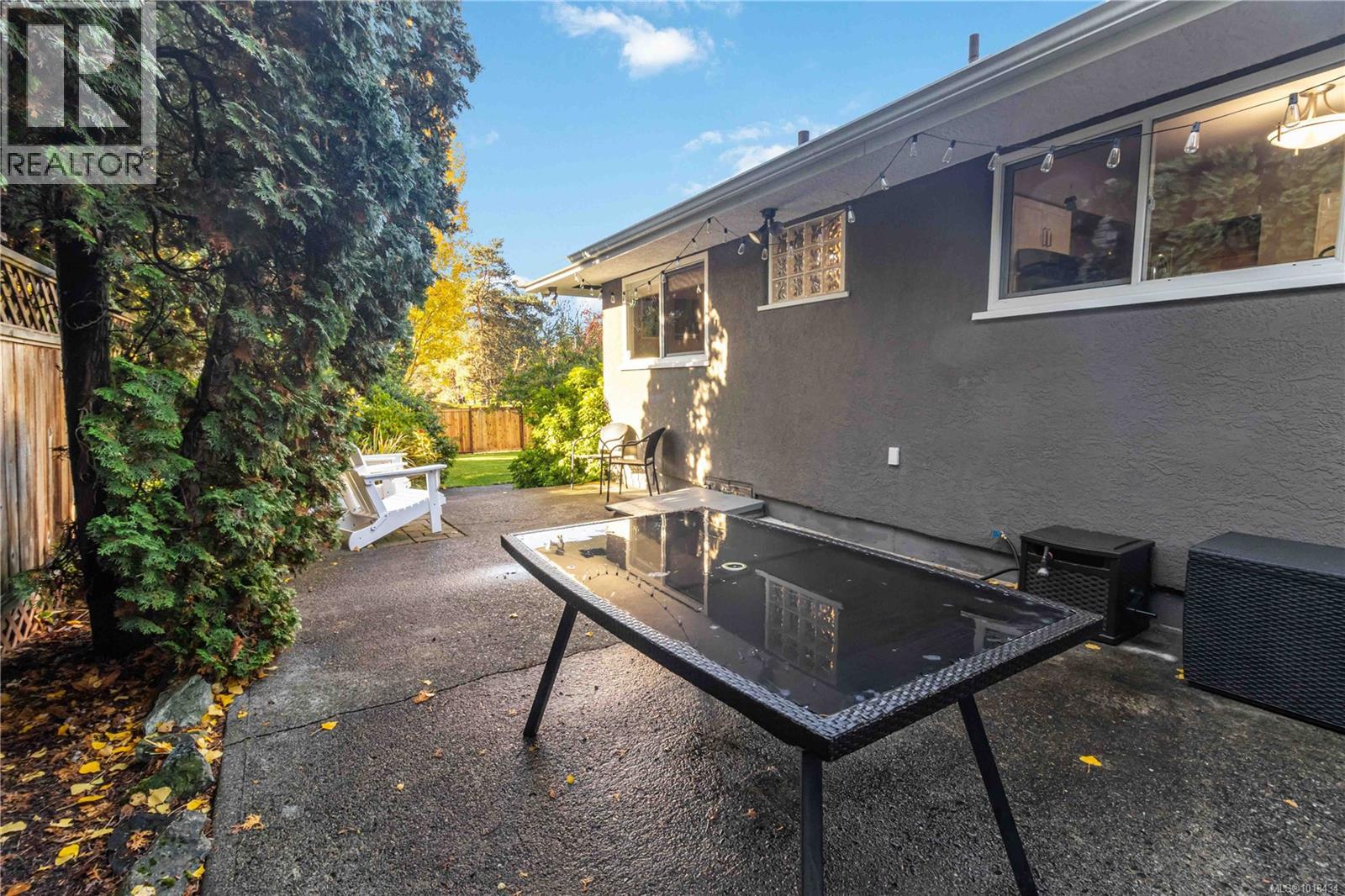 971 Marigold Rd, Saanich, British Columbia  V8Z 4R9 - Photo 27 - 1018434