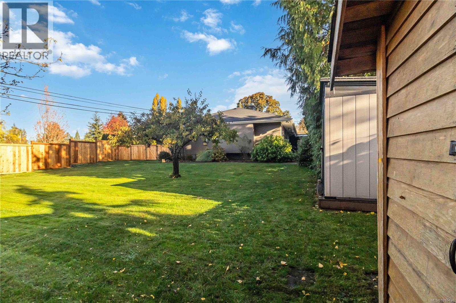 971 Marigold Rd, Saanich, British Columbia  V8Z 4R9 - Photo 28 - 1018434