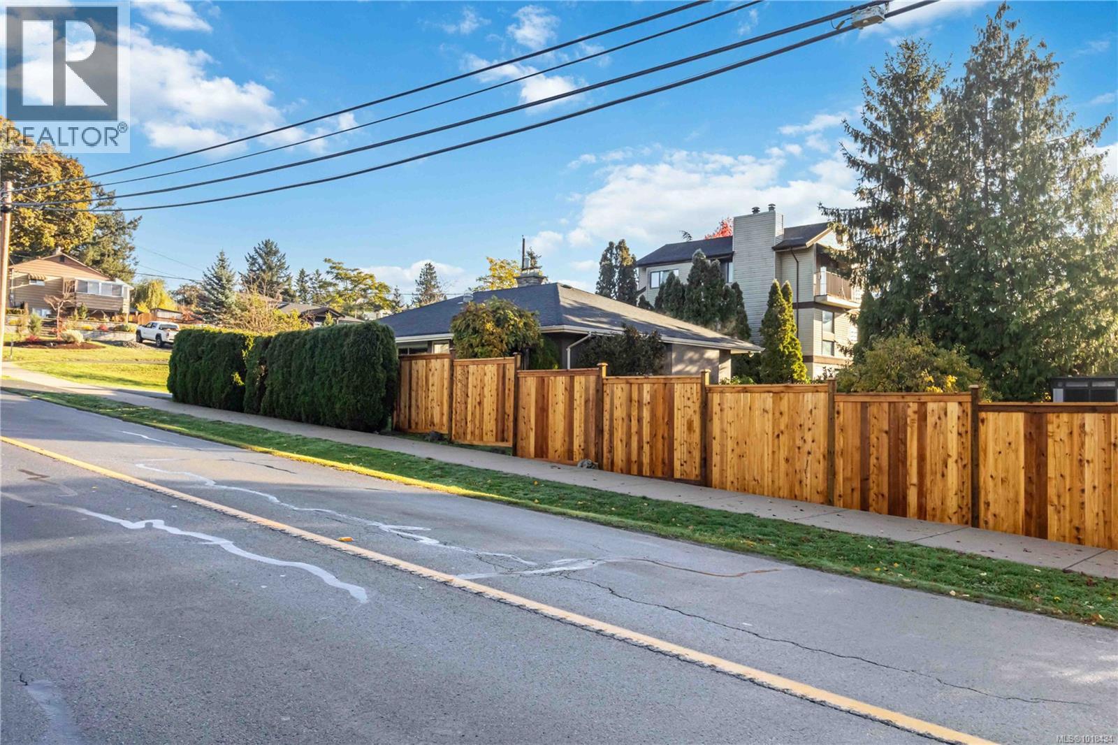 971 Marigold Rd, Saanich, British Columbia  V8Z 4R9 - Photo 32 - 1018434