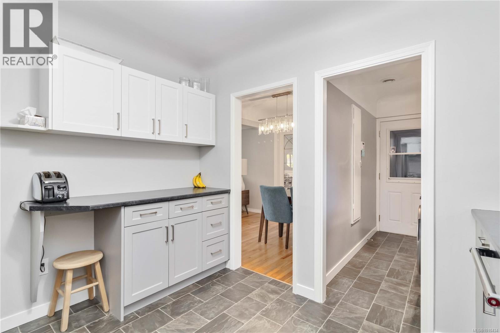 971 Marigold Rd, Saanich, British Columbia  V8Z 4R9 - Photo 4 - 1018434