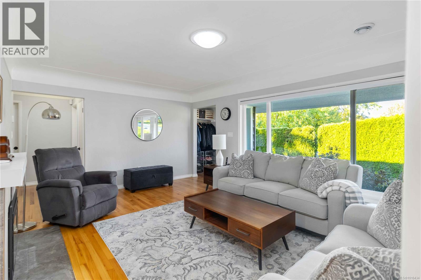 971 Marigold Rd, Saanich, British Columbia  V8Z 4R9 - Photo 8 - 1018434