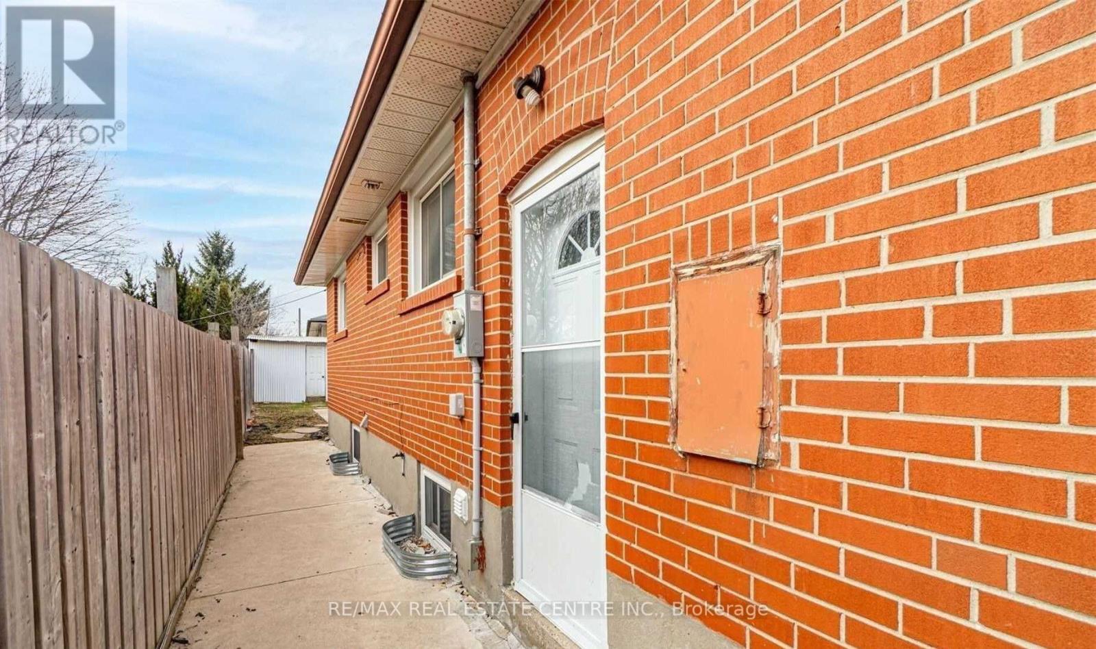 2 Milner Road, Brampton, Ontario  L6W 3A5 - Photo 12 - W12491046