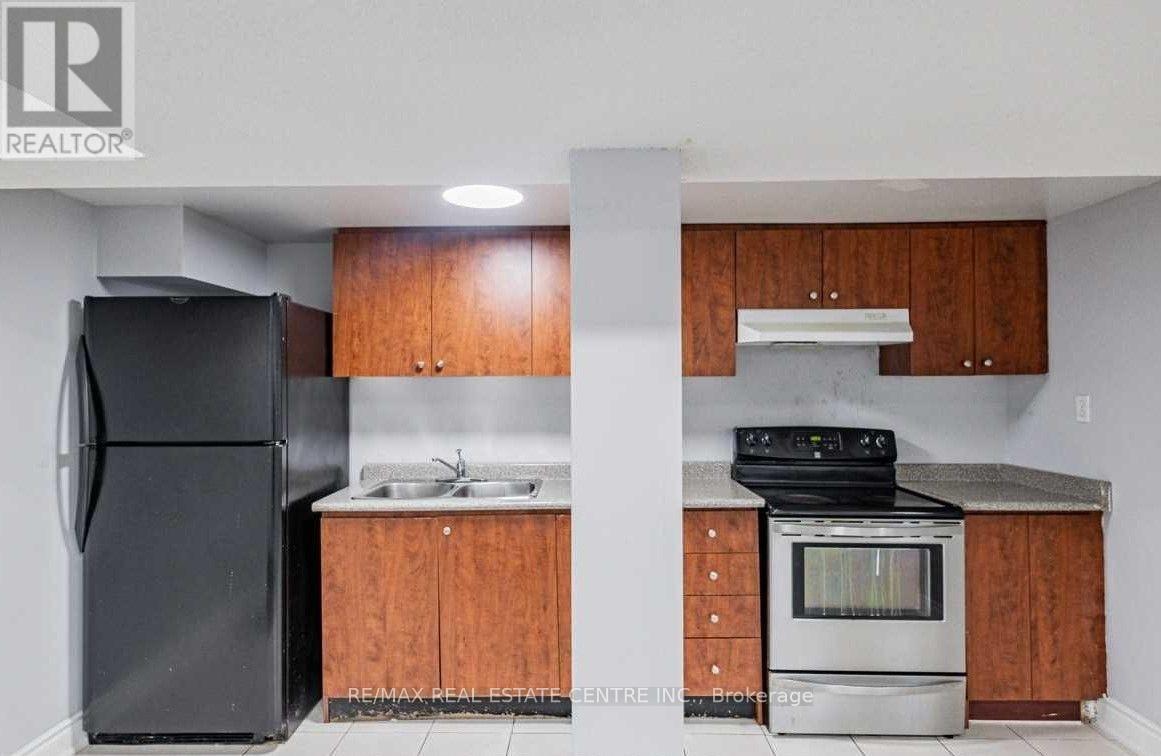 2 Milner Road, Brampton, Ontario  L6W 3A5 - Photo 13 - W12491046