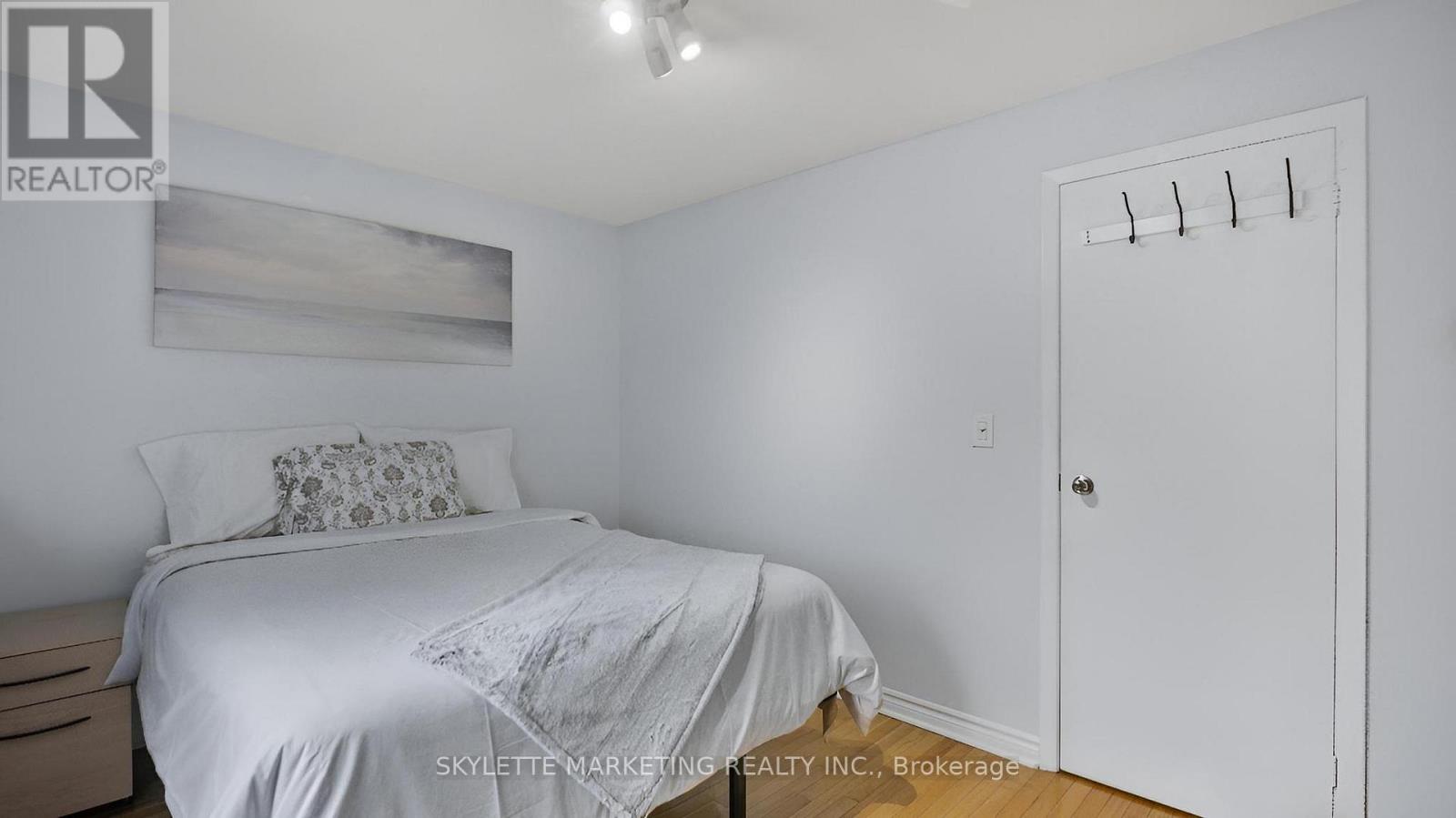 19 Miranda Avenue, Toronto, Ontario  M6E 4G1 - Photo 15 - W12491170