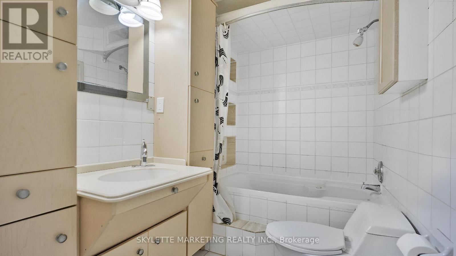 19 Miranda Avenue, Toronto, Ontario  M6E 4G1 - Photo 17 - W12491170