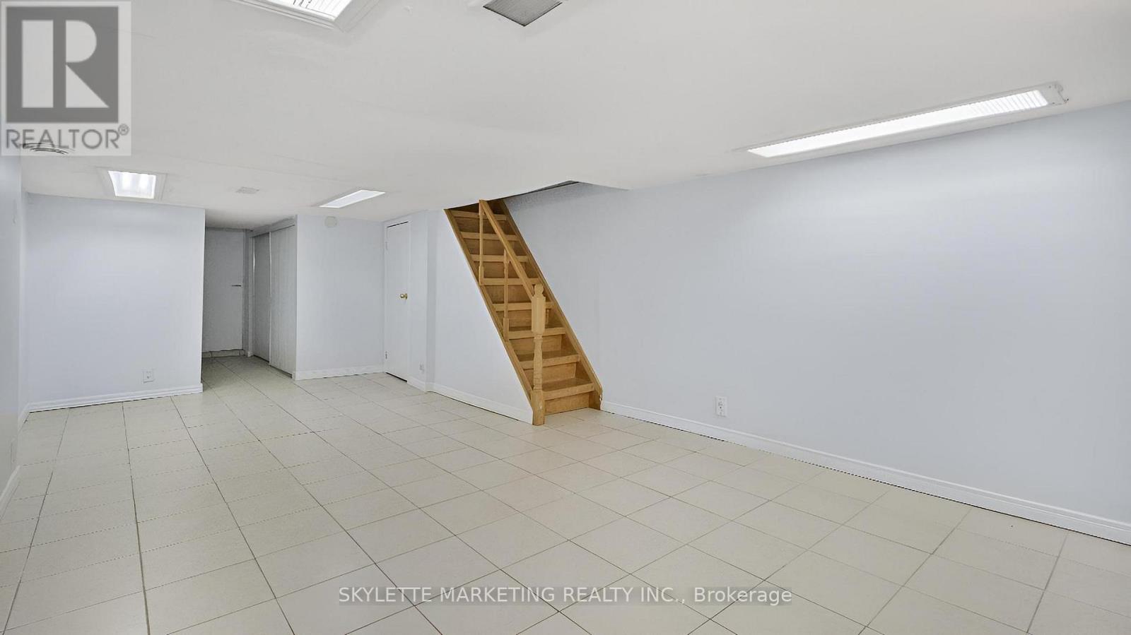 19 Miranda Avenue, Toronto, Ontario  M6E 4G1 - Photo 27 - W12491170