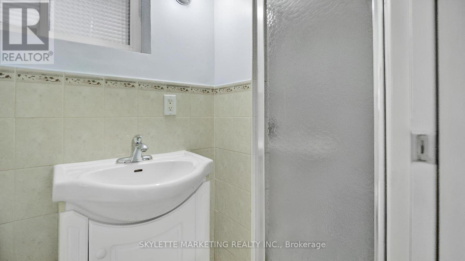 19 Miranda Avenue, Toronto, Ontario  M6E 4G1 - Photo 31 - W12491170