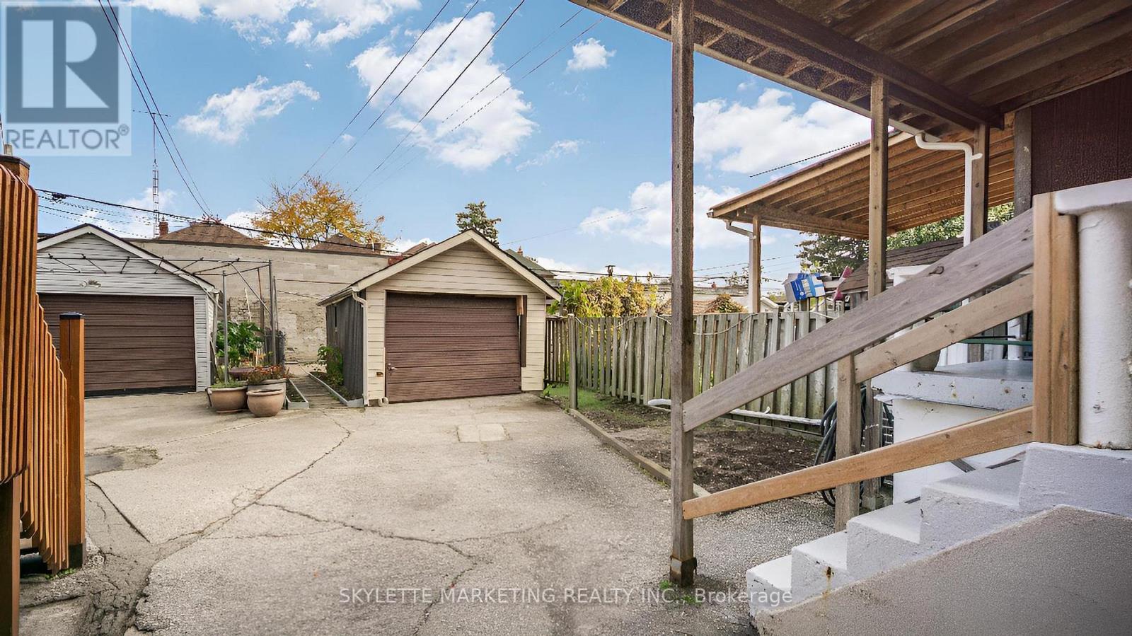 19 Miranda Avenue, Toronto, Ontario  M6E 4G1 - Photo 33 - W12491170