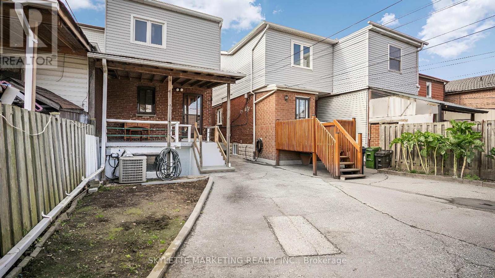 19 Miranda Avenue, Toronto, Ontario  M6E 4G1 - Photo 34 - W12491170