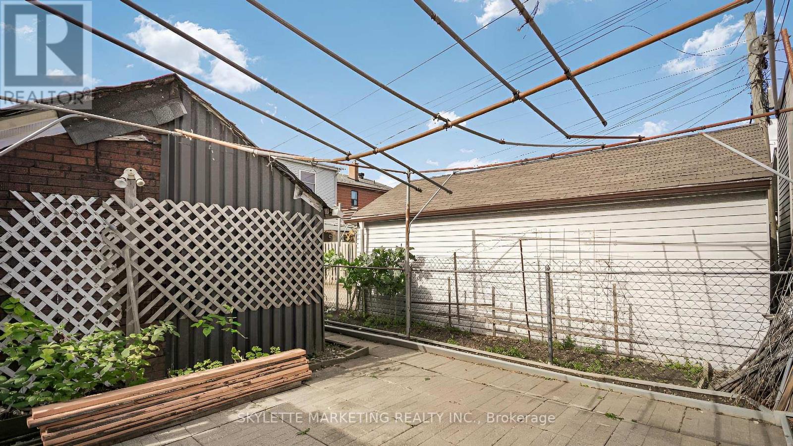 19 Miranda Avenue, Toronto, Ontario  M6E 4G1 - Photo 35 - W12491170