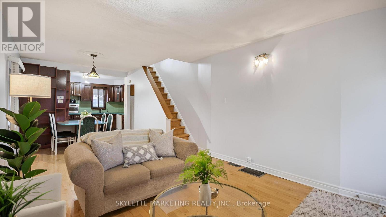 19 Miranda Avenue, Toronto, Ontario  M6E 4G1 - Photo 5 - W12491170