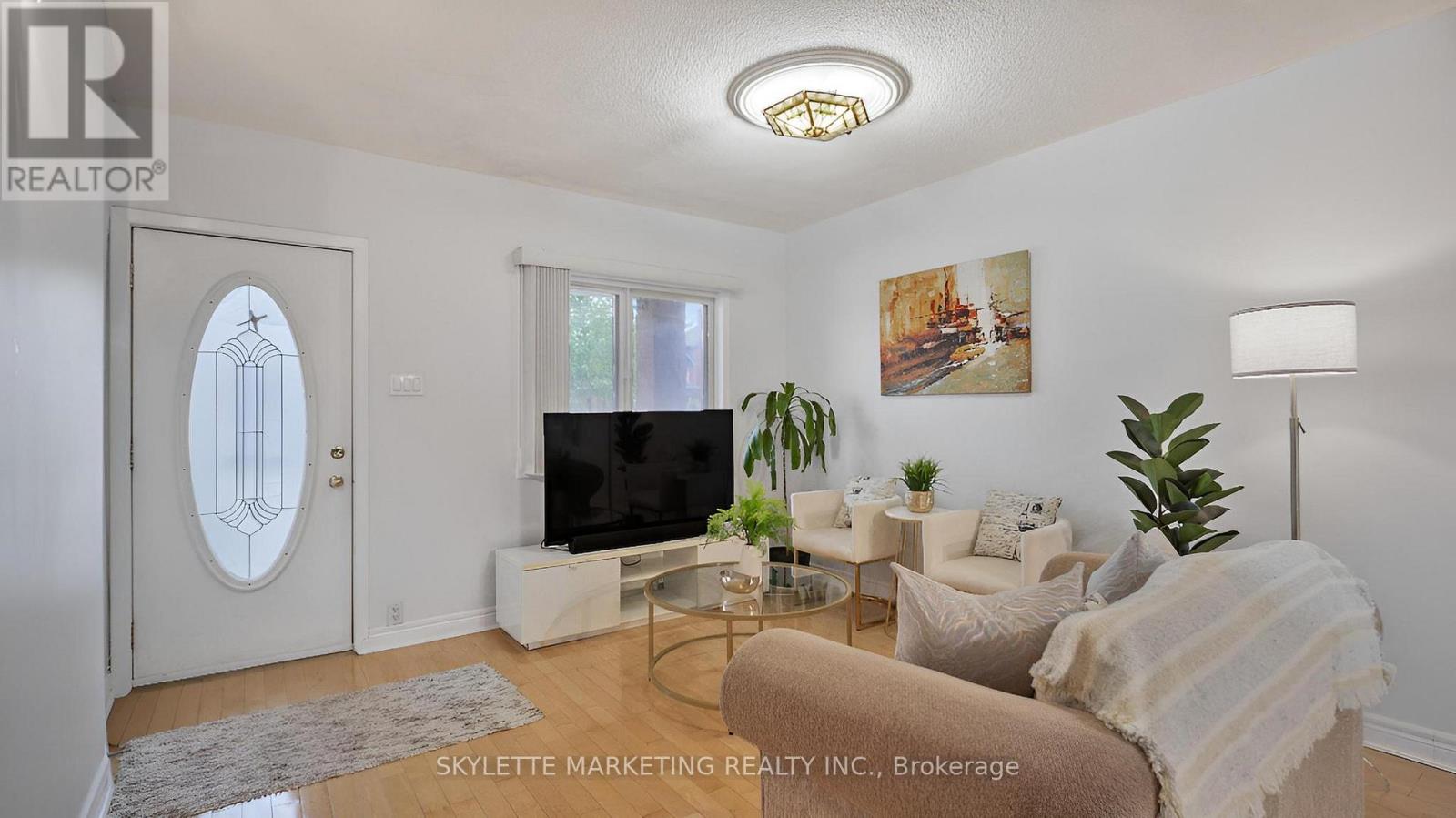 19 Miranda Avenue, Toronto, Ontario  M6E 4G1 - Photo 6 - W12491170