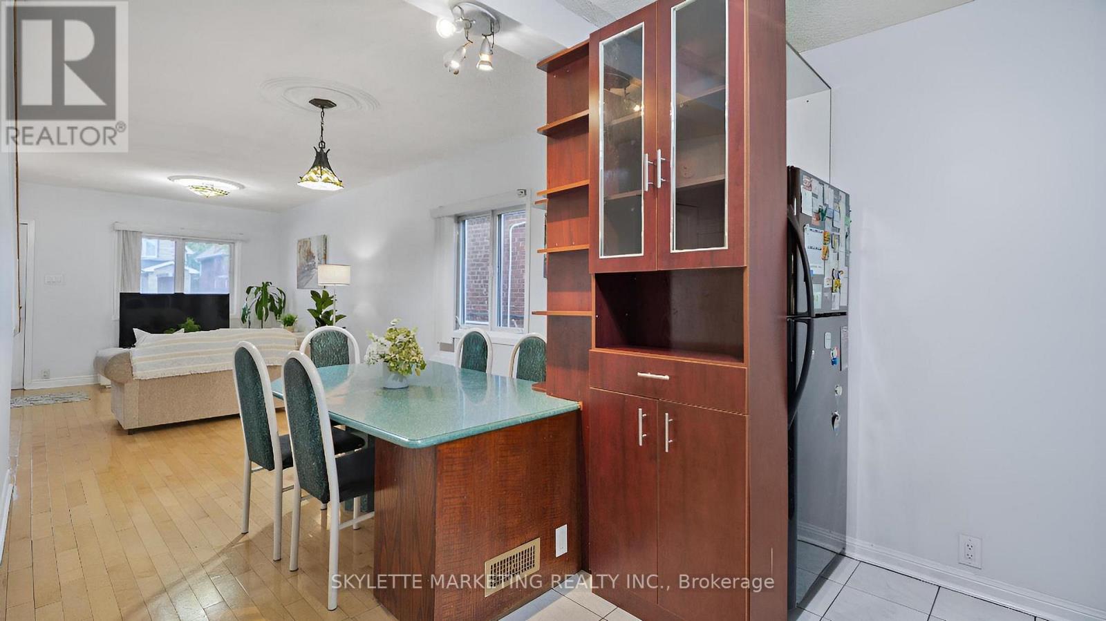 19 Miranda Avenue, Toronto, Ontario  M6E 4G1 - Photo 9 - W12491170