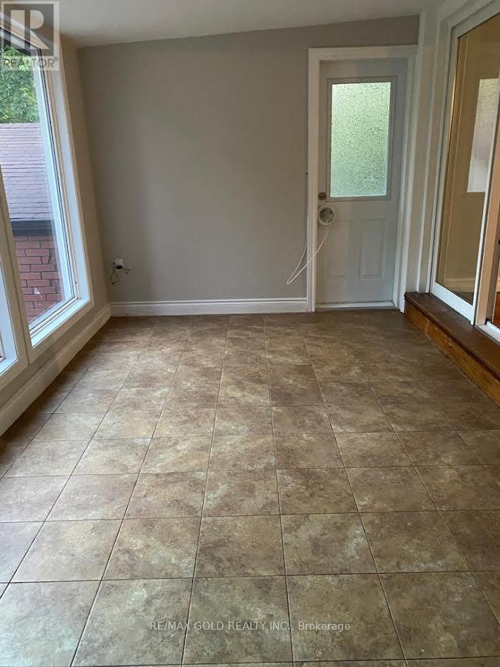 1033 Sixth Line, Oakville, Ontario  L6H 1W6 - Photo 4 - W12491178