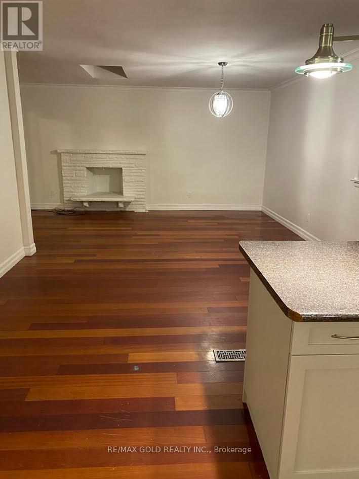 1033 Sixth Line, Oakville, Ontario  L6H 1W6 - Photo 9 - W12491178