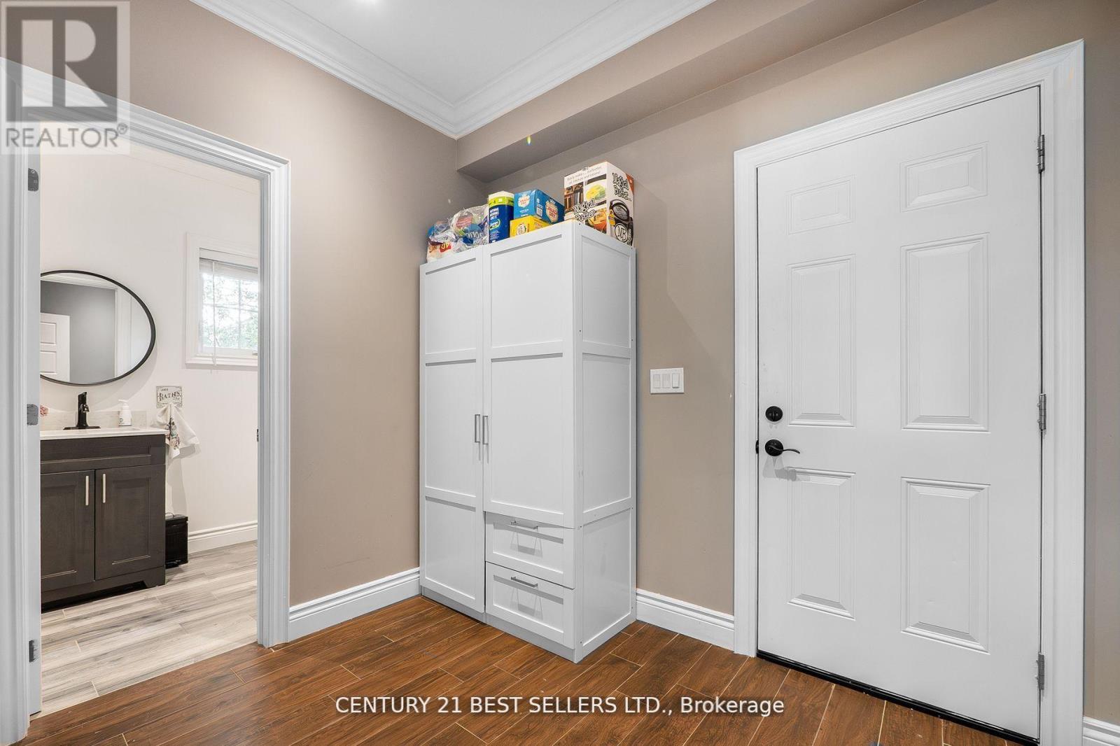 28 Wingrove Hill, Toronto, Ontario  M9B 2C6 - Photo 19 - W12491272