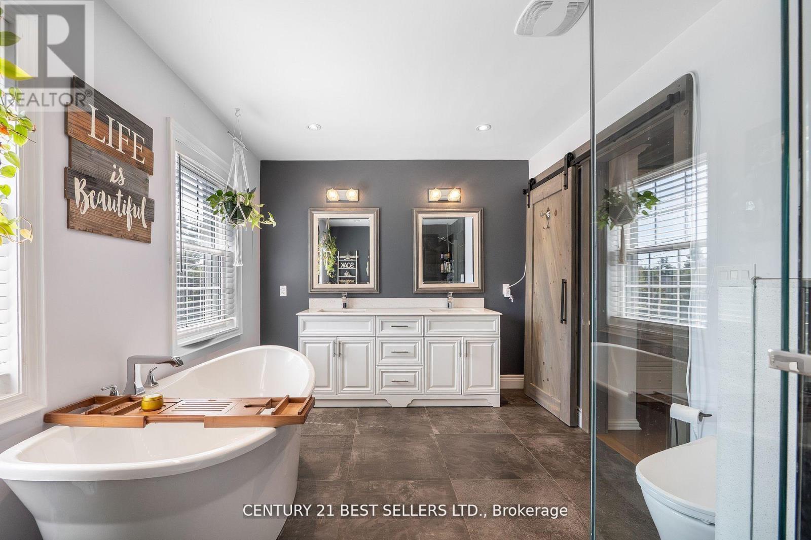 28 Wingrove Hill, Toronto, Ontario  M9B 2C6 - Photo 26 - W12491272