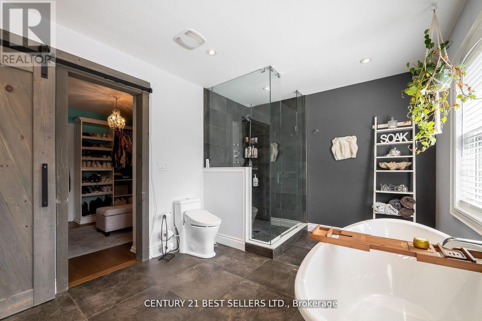 28 Wingrove Hill, Toronto, Ontario  M9B 2C6 - Photo 27 - W12491272