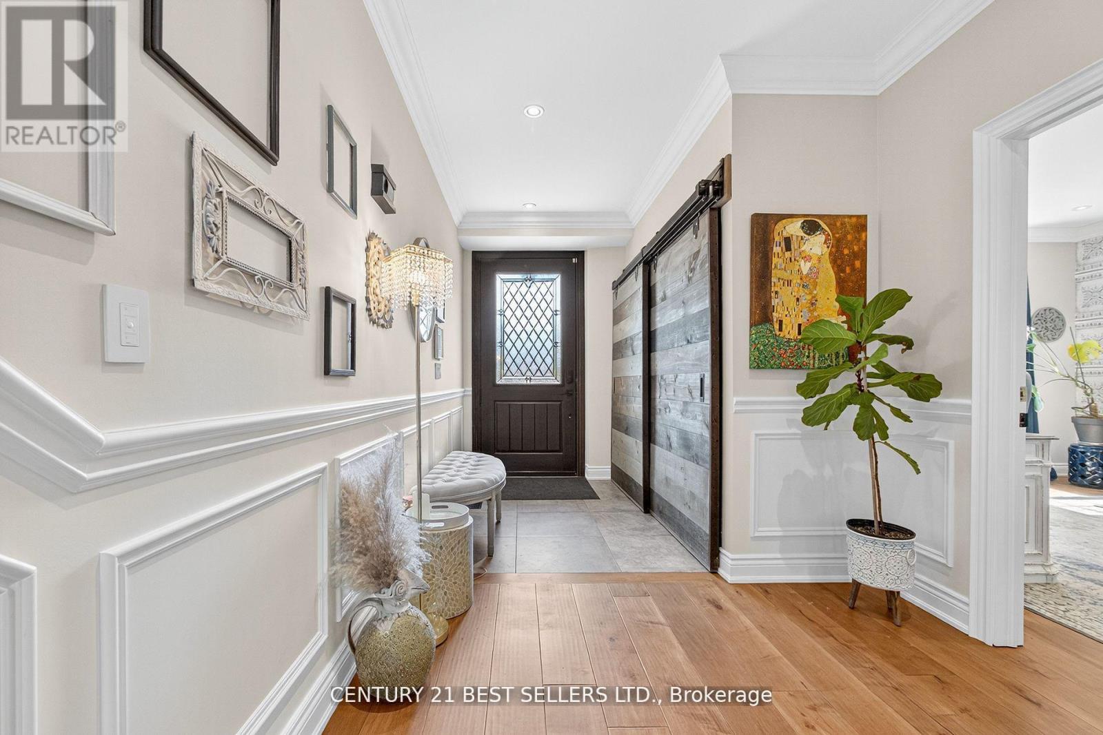 28 Wingrove Hill, Toronto, Ontario  M9B 2C6 - Photo 3 - W12491272