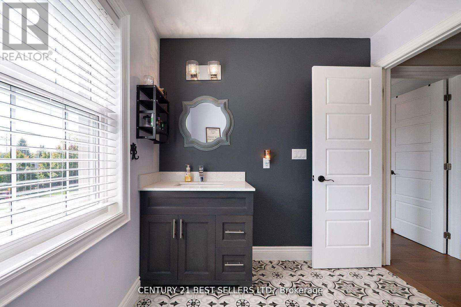 28 Wingrove Hill, Toronto, Ontario  M9B 2C6 - Photo 30 - W12491272