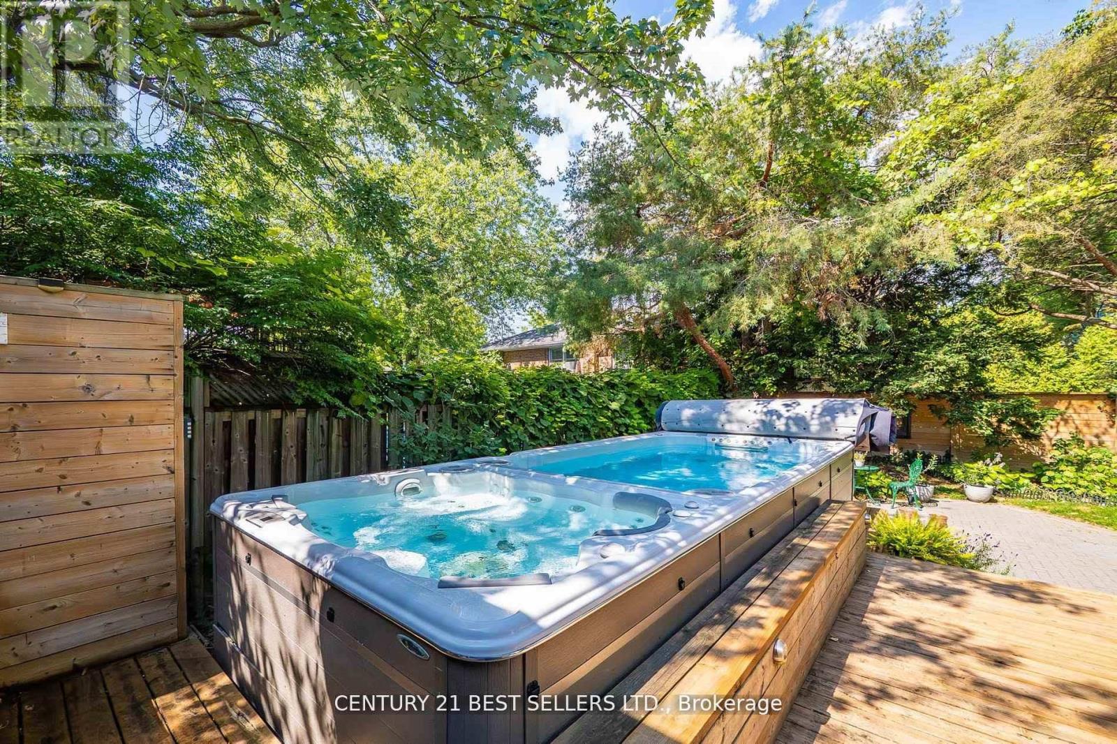 28 Wingrove Hill, Toronto, Ontario  M9B 2C6 - Photo 34 - W12491272