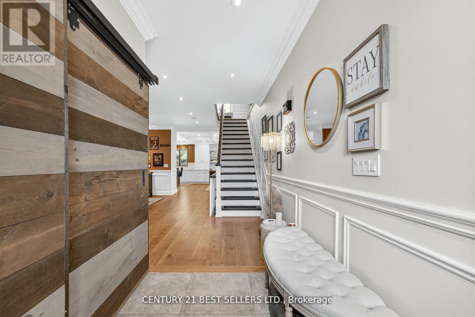 28 Wingrove Hill, Toronto, Ontario  M9B 2C6 - Photo 4 - W12491272