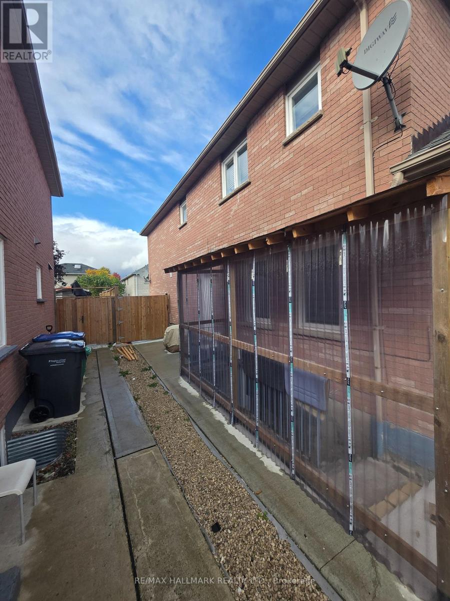 60 Nuffield Street, Brampton, Ontario  L6S 5Z1 - Photo 6 - W12491302