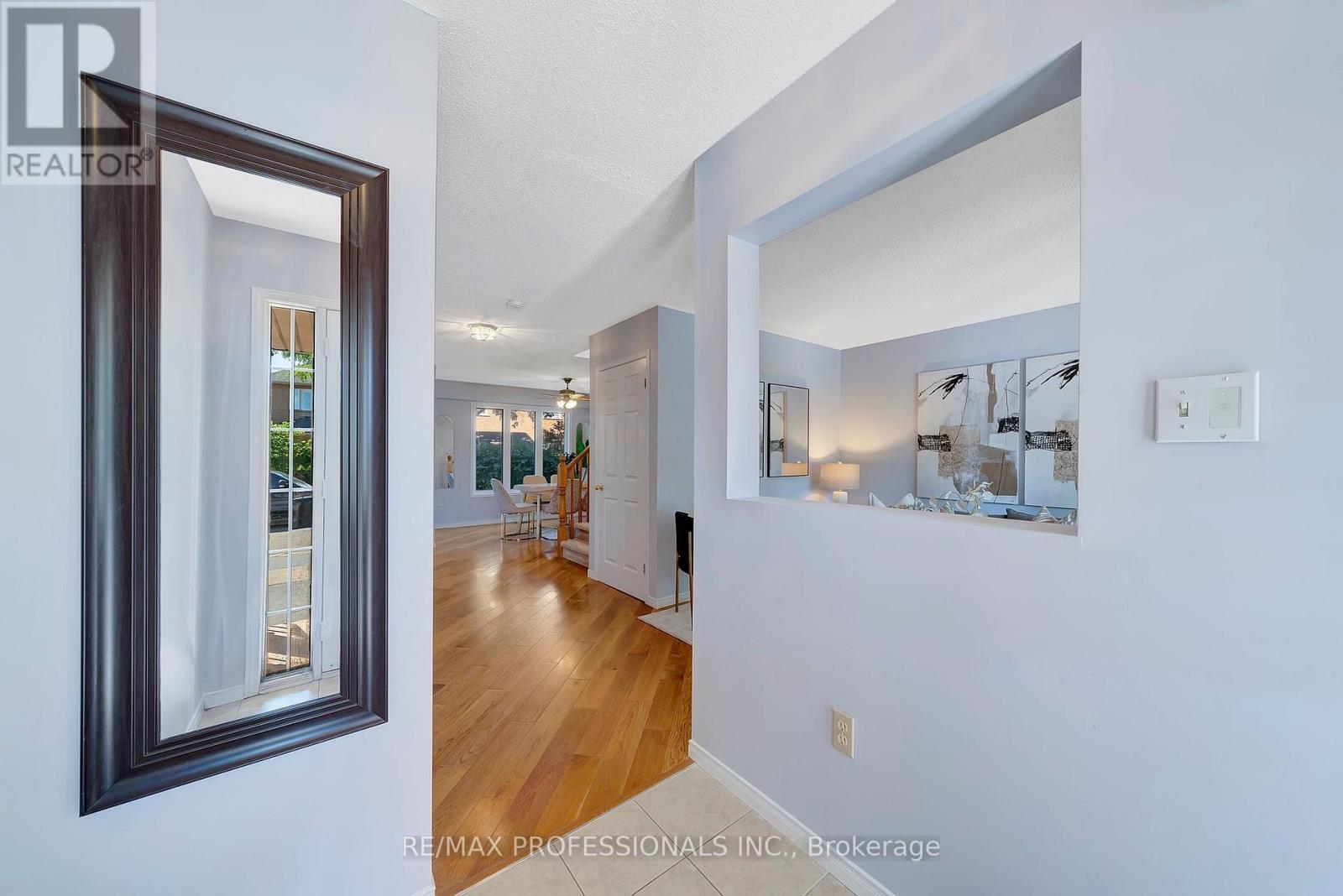 2159 Blue  Ridge Lane, Oakville, Ontario  L6M 3W7 - Photo 3 - W12491324