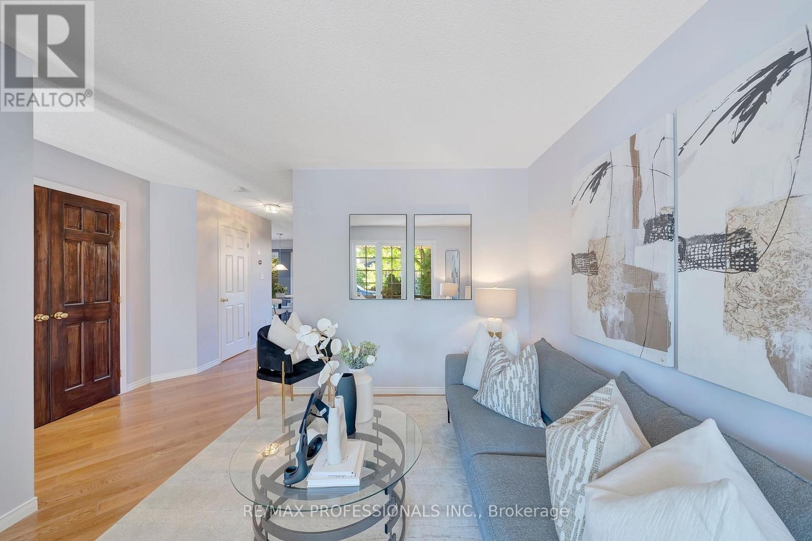 2159 Blue  Ridge Lane, Oakville, Ontario  L6M 3W7 - Photo 4 - W12491324