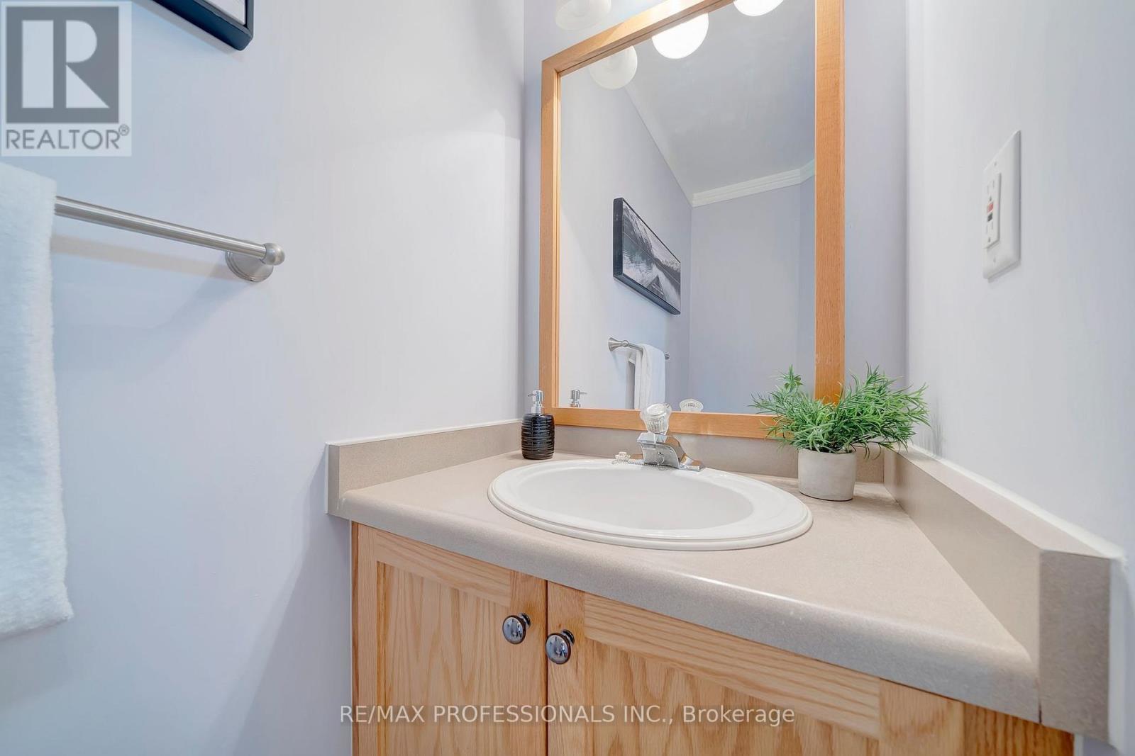 2159 Blue  Ridge Lane, Oakville, Ontario  L6M 3W7 - Photo 6 - W12491324