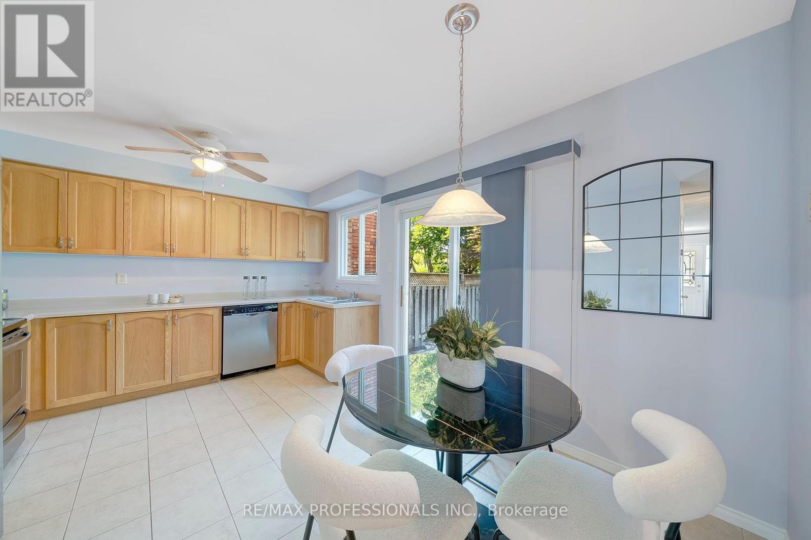 2159 Blue  Ridge Lane, Oakville, Ontario  L6M 3W7 - Photo 9 - W12491324