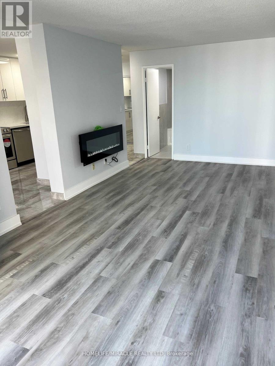 1412 - 155 Hillcrest Avenue, Mississauga, Ontario  L5B 3Z2 - Photo 7 - W12491328