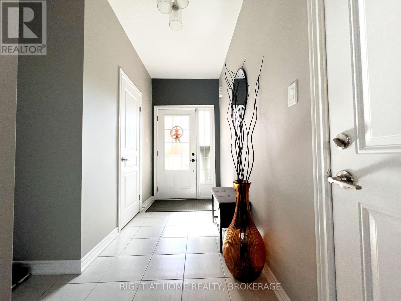 33 - 541 Winston Road, Grimsby, Ontario  L3M 0C5 - Photo 2 - X12402717