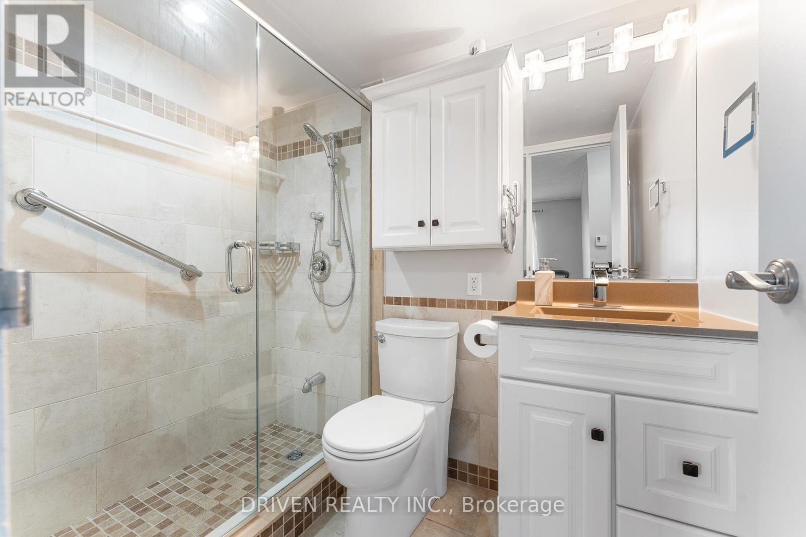 404 - 158 A Mcarthur Avenue, Ottawa, Ontario  K1L 7E7 - Photo 18 - X12411707