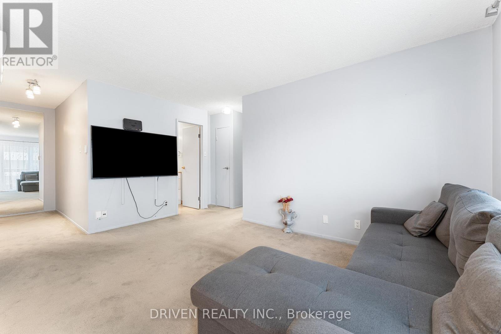 404 - 158 A Mcarthur Avenue, Ottawa, Ontario  K1L 7E7 - Photo 9 - X12411707