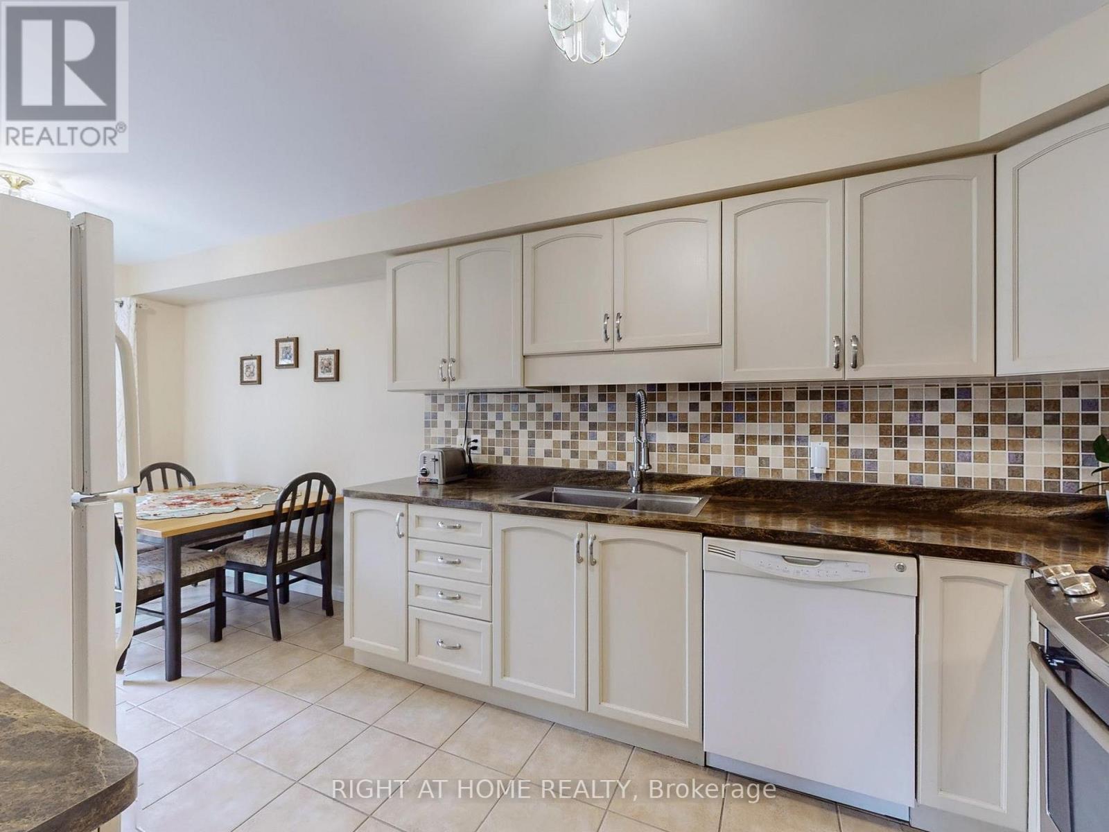 124 Peachwood Crescent, Hamilton, Ontario  L8E 5Z8 - Photo 10 - X12491054