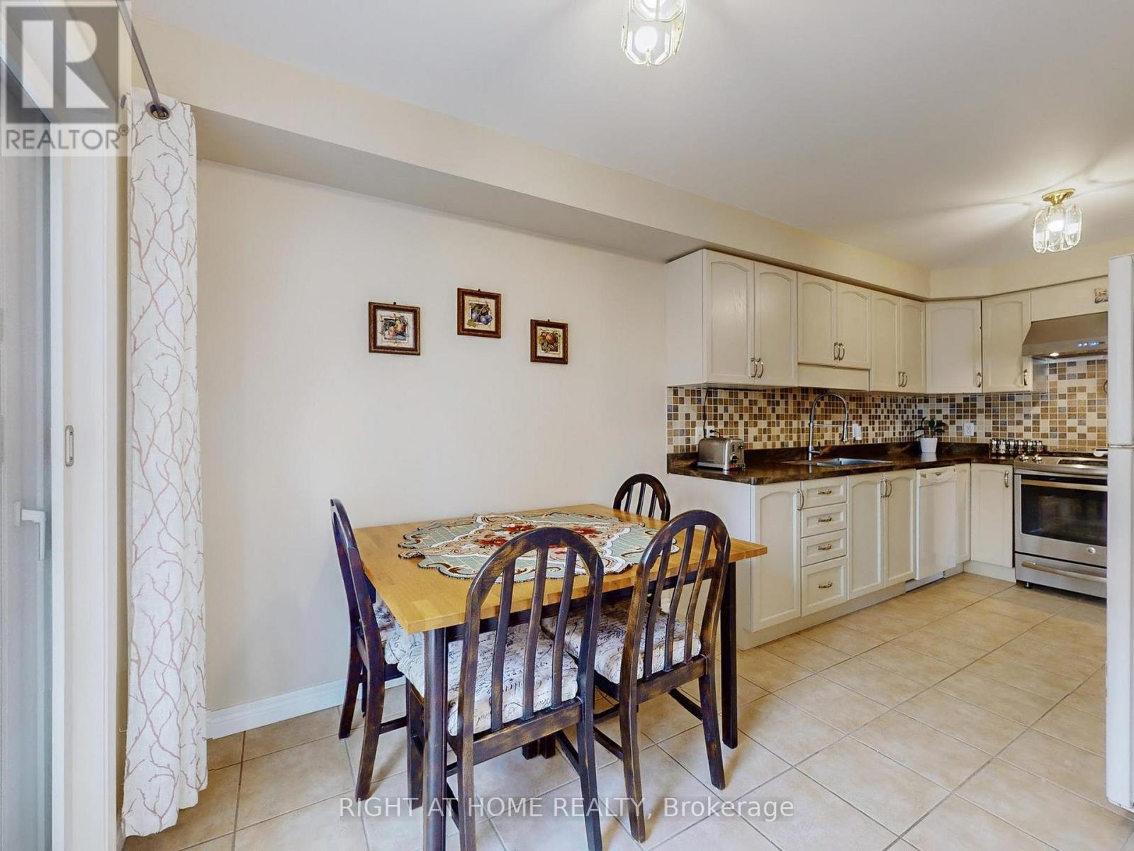 124 Peachwood Crescent, Hamilton, Ontario  L8E 5Z8 - Photo 12 - X12491054