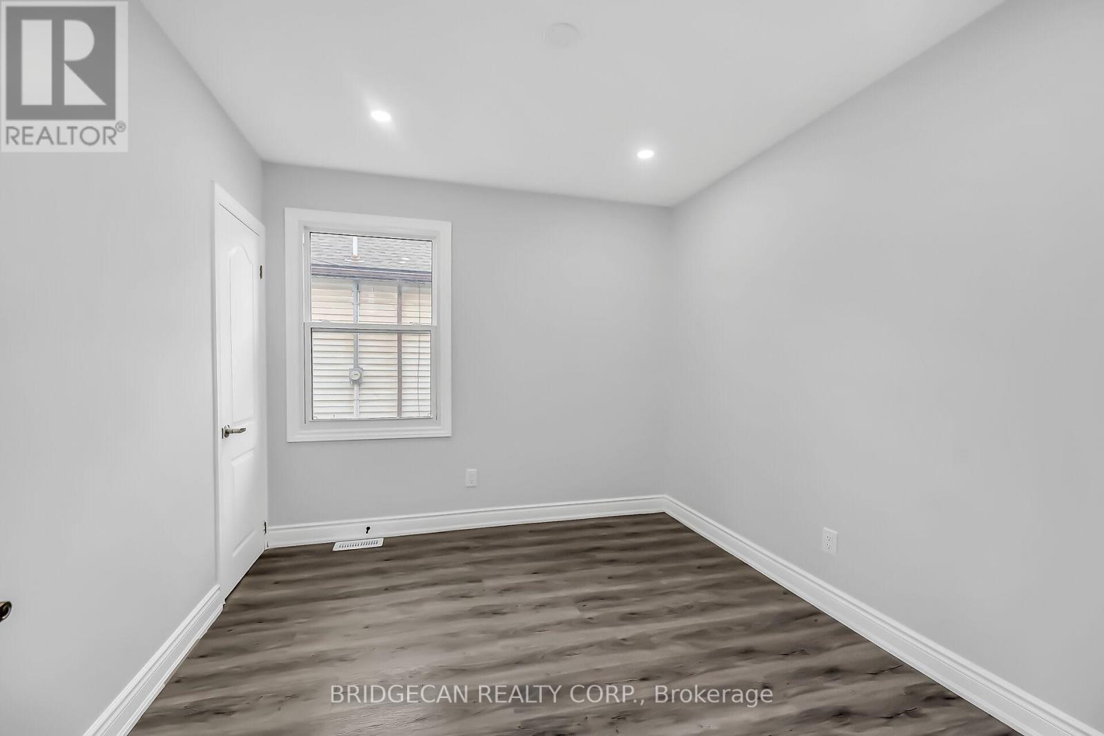 220 Grenffel Street, Hamilton, Ontario  L8H 3J7 - Photo 12 - X12491108