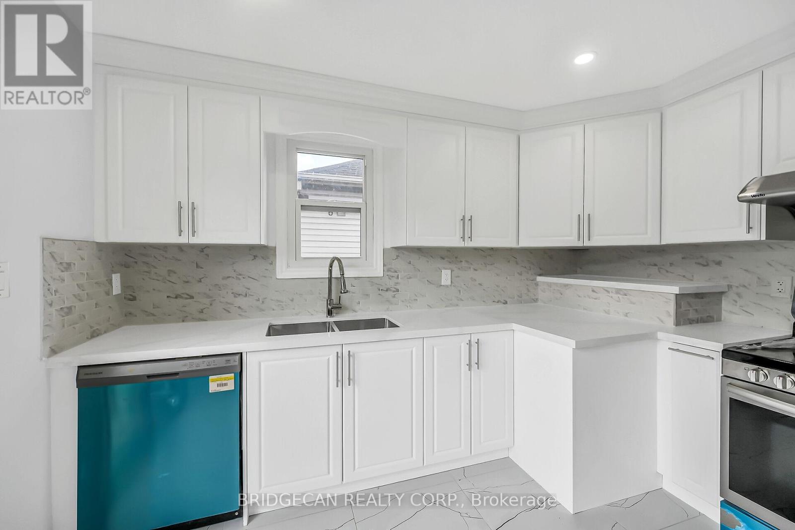 220 Grenffel Street, Hamilton, Ontario  L8H 3J7 - Photo 18 - X12491108