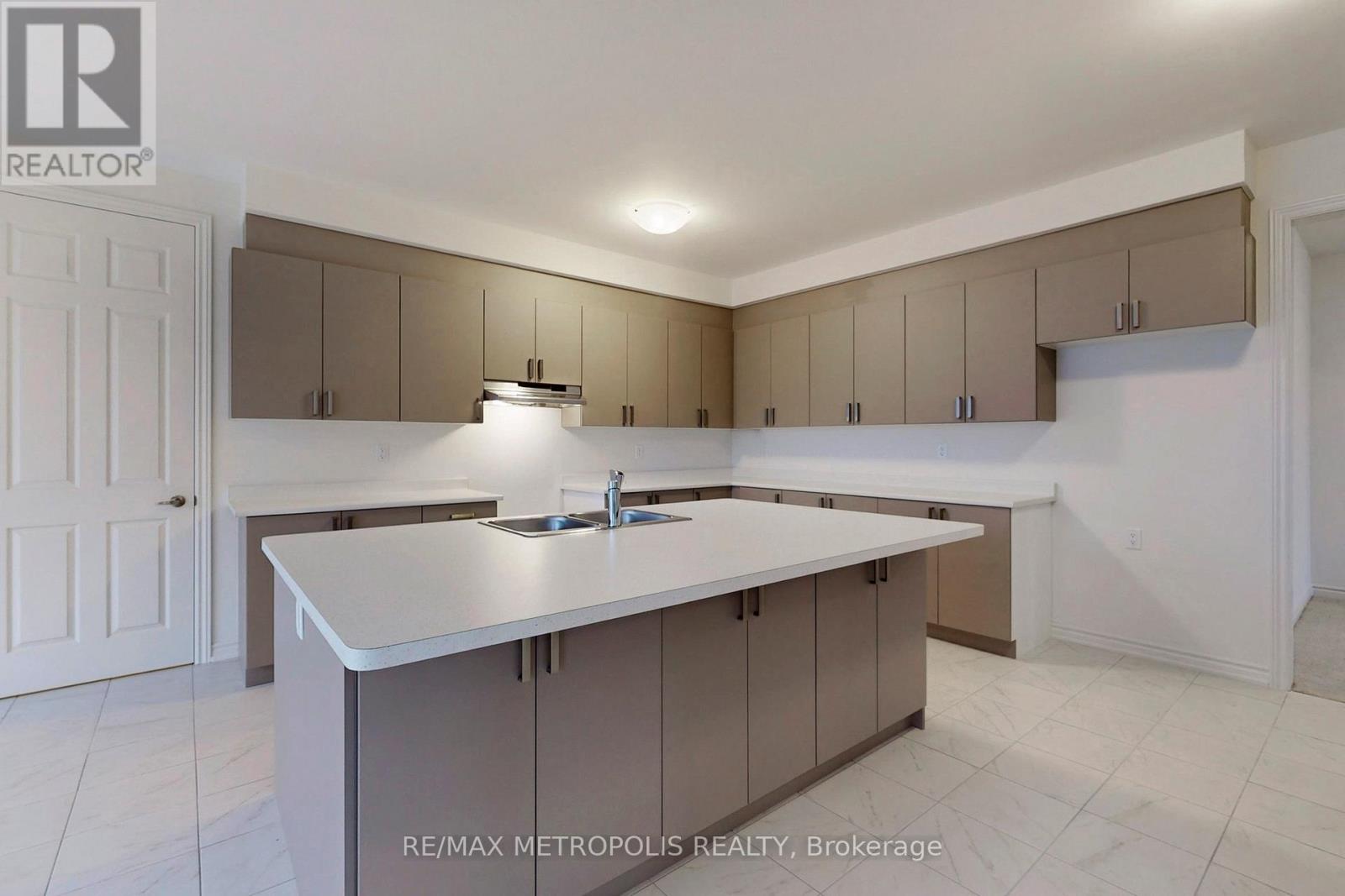 107 Rea Drive, Centre Wellington, Ontario  N1M 2W3 - Photo 16 - X12491140