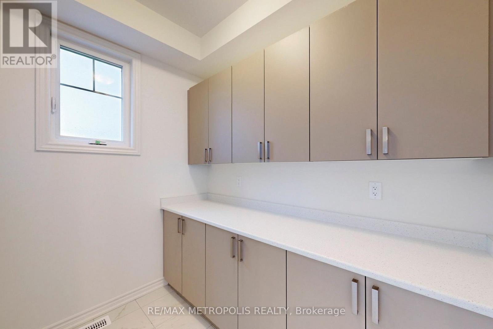 107 Rea Drive, Centre Wellington, Ontario  N1M 2W3 - Photo 22 - X12491140