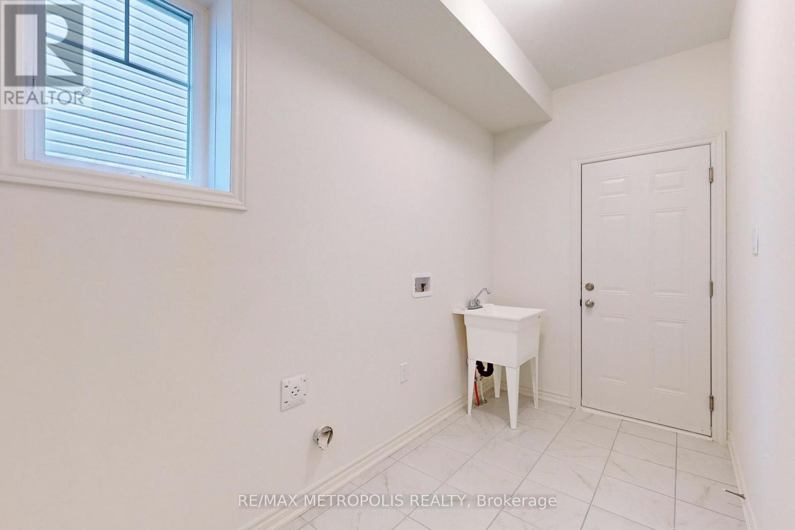 107 Rea Drive, Centre Wellington, Ontario  N1M 2W3 - Photo 24 - X12491140