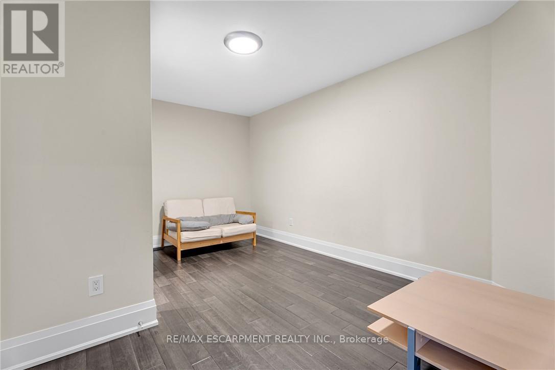 120 Davidson Boulevard, Hamilton, Ontario  L9H 7M5 - Photo 32 - X12491160