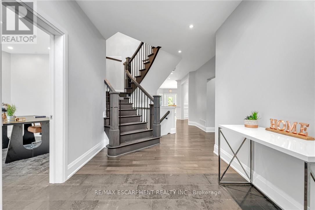 120 Davidson Boulevard, Hamilton, Ontario  L9H 7M5 - Photo 5 - X12491160