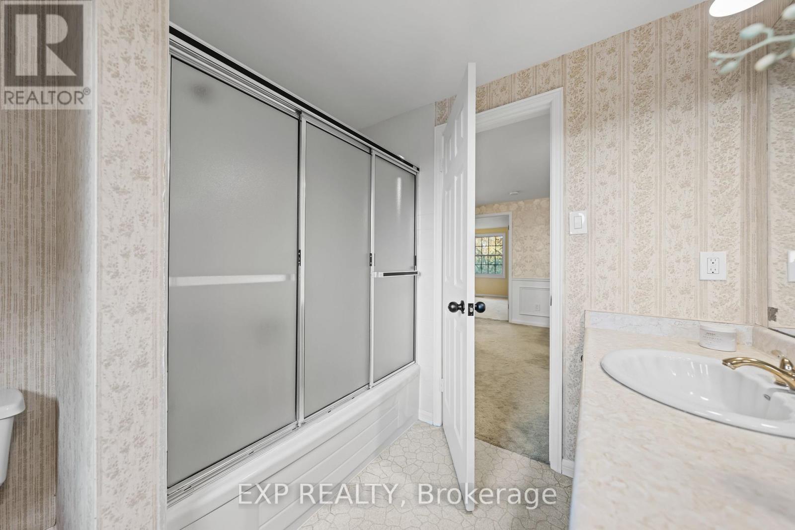 362 Pommel Gate Crescent, Waterloo, Ontario  N2L 5X4 - Photo 33 - X12491384