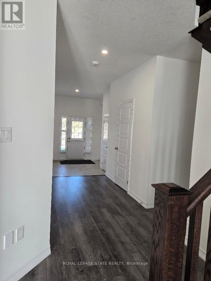 44 Mccurdy Avenue, Hamilton, Ontario  L8B 0T5 - Photo 8 - X12491402