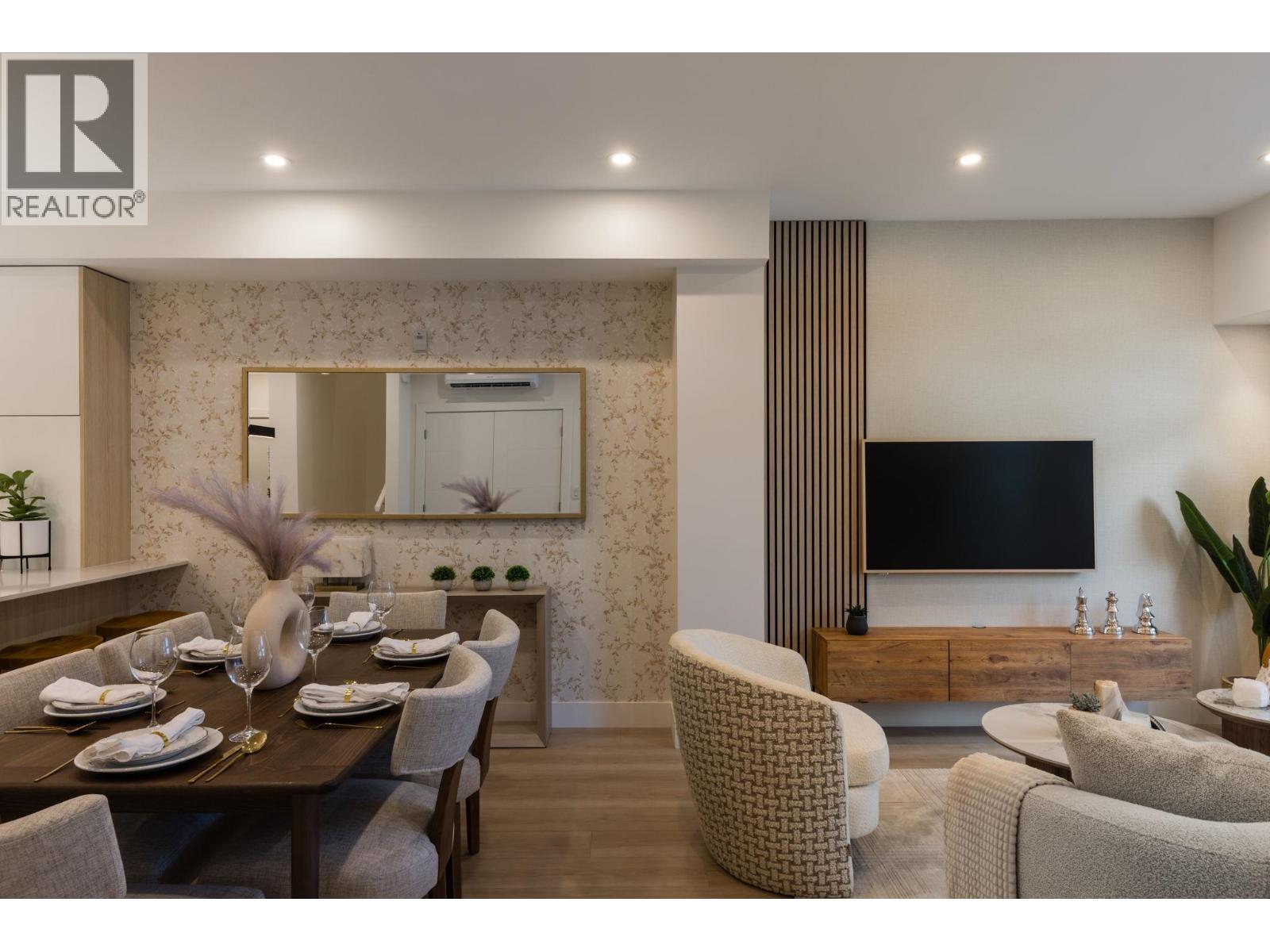 102 342 MOUNTAIN HIGHWAY, North Vancouver, British Columbia